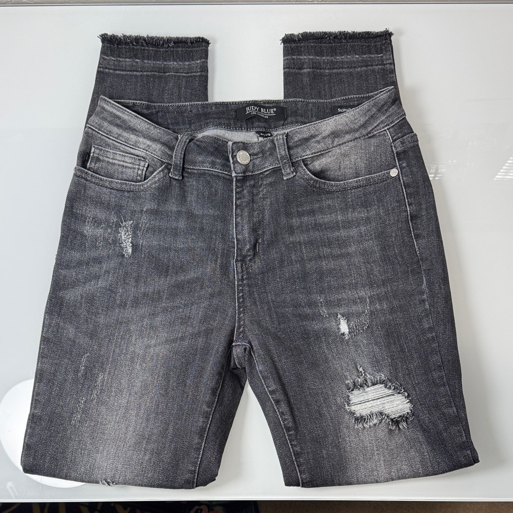 Judy Blue mid rise distressed gray skinny jeans size 9/29